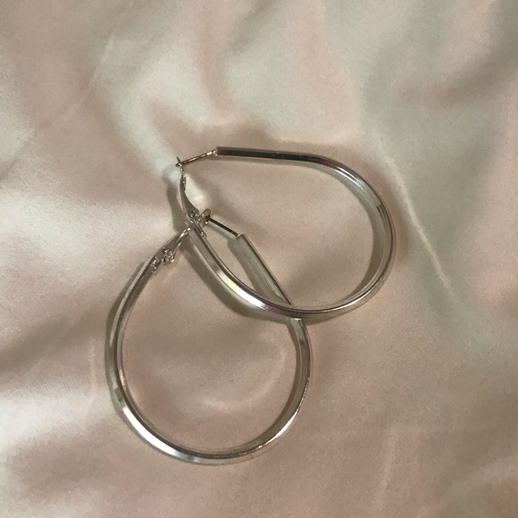 Silver tone Earrings - Picture 1 of 2